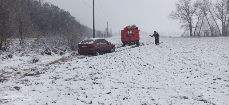 Дерева падають, авто застрягають: На Він…