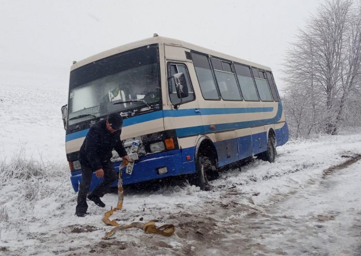 Біля Погребища автобус із пасажирами з’ї…