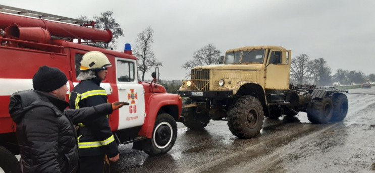 Під Дніпром вантажівка "потонула" у багн…