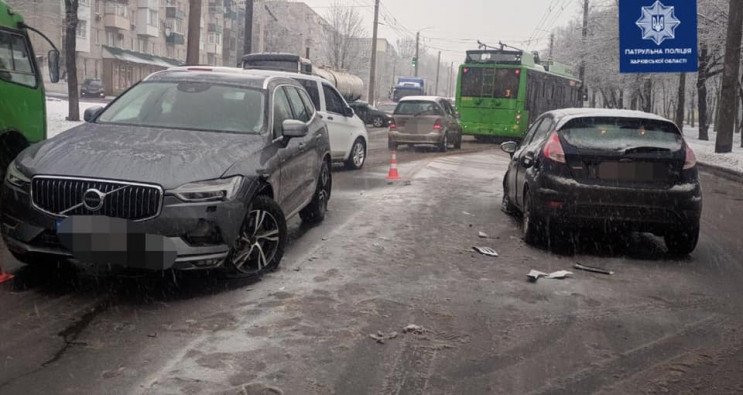 В Харькове нарушитель на Mercedes устрои…