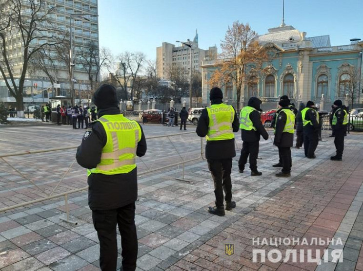 Центр Києва оточили вибухотехніки, поліц…