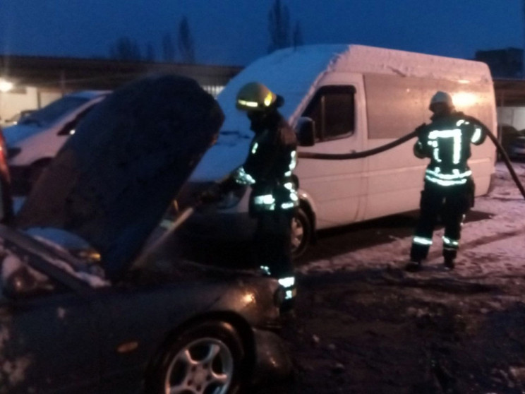 У Кривому Розі на стоянці згорів автомоб…