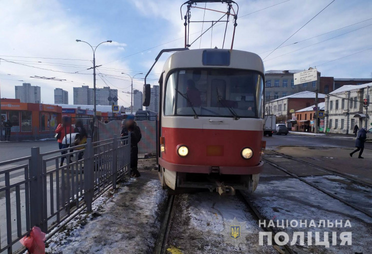 В Харькове трамвай сбил женщину на пешех…