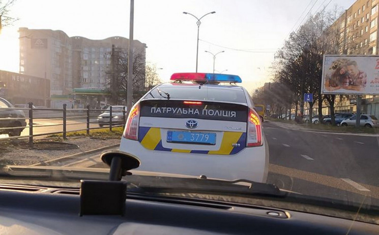 Львів'янка підозрює поліцейських в поруш…