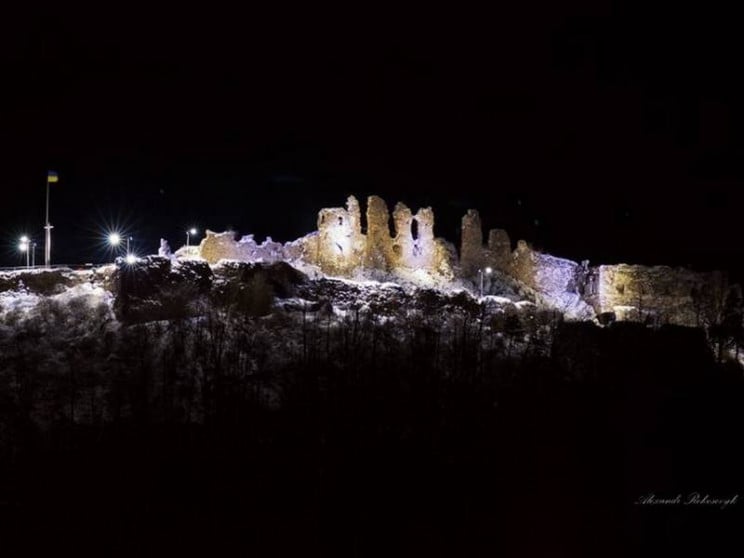 Подсветка руин Хустского замка будет отк…