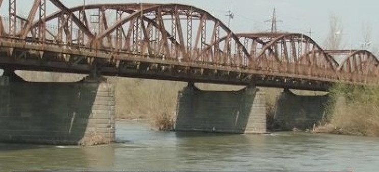На аварійному Вишківському мості віднови…