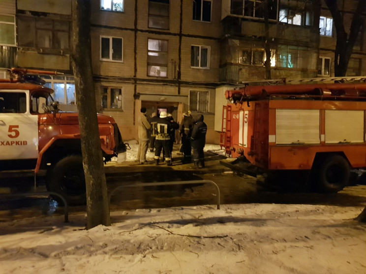 В Харькове из горящей пятиэтажки эвакуир…