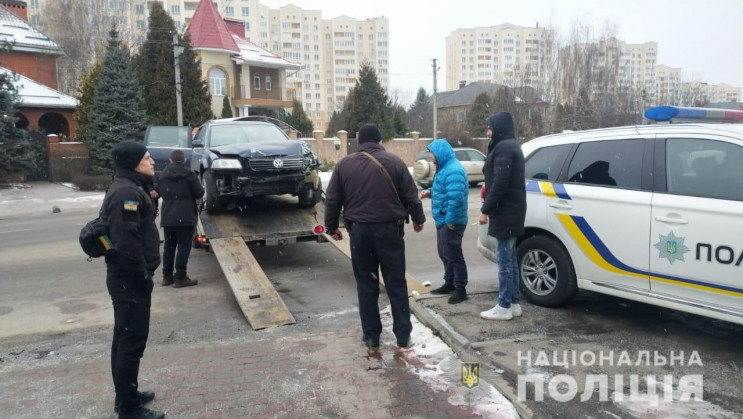 В Киеве пьяный мужчина избил полицейског…