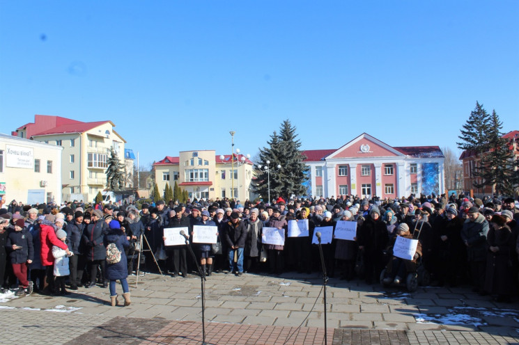 Барчани вийшли на майдан підтримати місц…