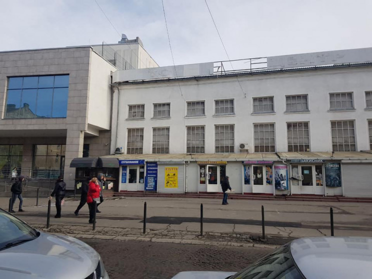 У Львові вітер в кількох місцях позривав…