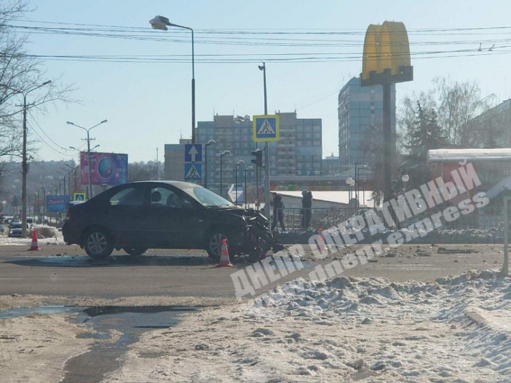 В Днепре машине оторвало двигатель…