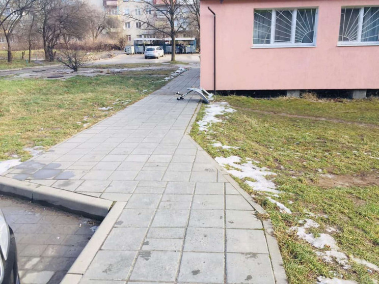 У Львові сильний вітер зірвав супутников…