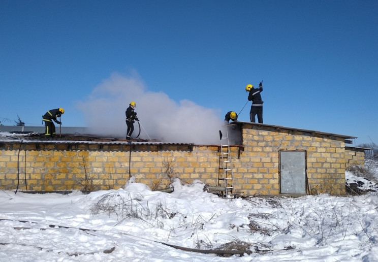 На Херсонщині палав склад деревини…