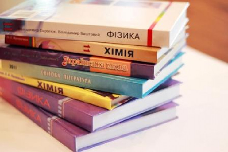 Шепетівські школярі повертаються за парт…