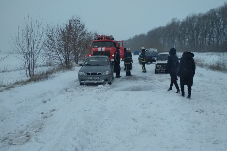 На Харьковщине спасатели вытащили из суг…
