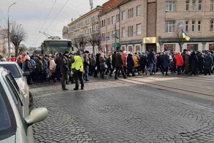 Центральну вулицю Вінниці перекрили міти…