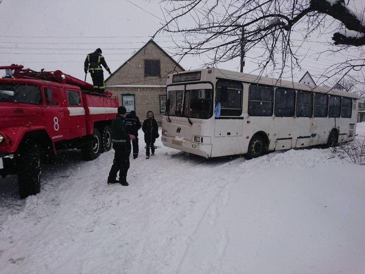 В Каменском автобус полный пассажиров за…