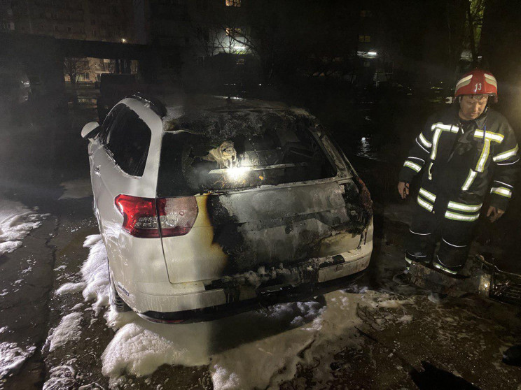 На Запорожье ночью горели машины…