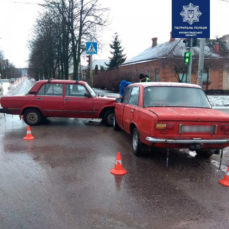 У Кропивницькому зіткнулися два "Жигулі"…