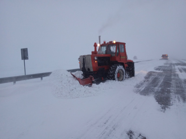 Об'їзну дорогу Дніпра знов засипало сніг…