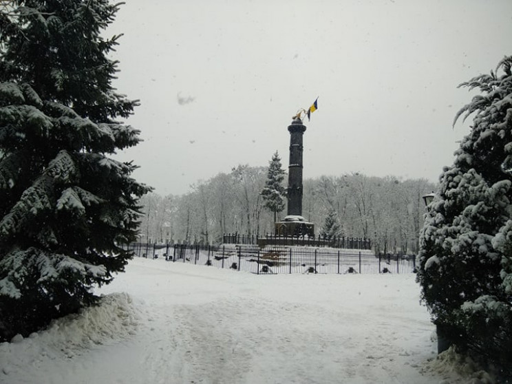 Полтаву завалило снегом: Коммунальщики р…