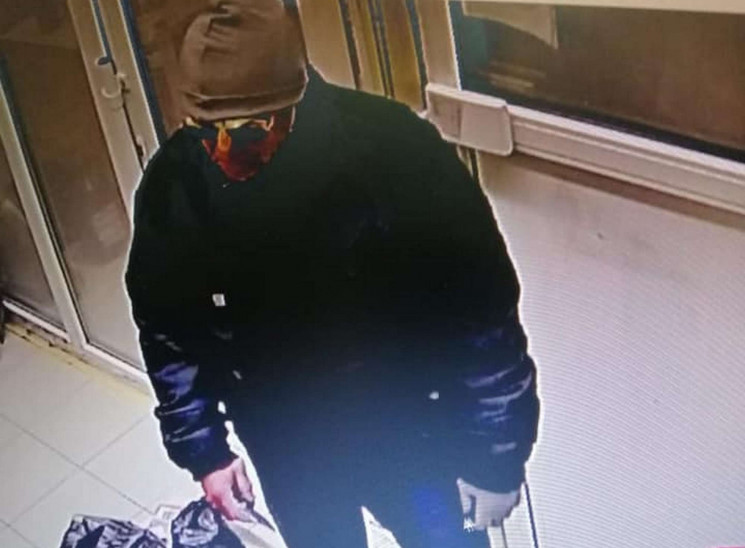 Як чоловік з ножем здійснив зухвале погр…