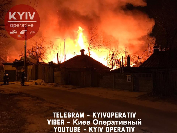 В Киеве горит частный сектор: В пожарных…
