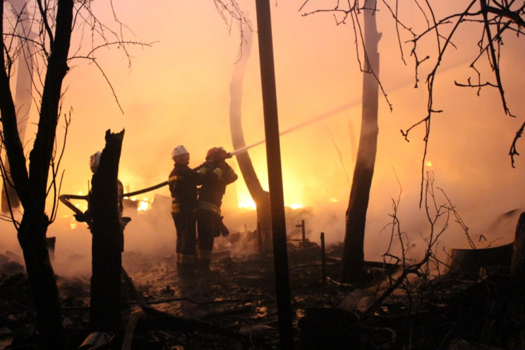 Масштабна пожежа у Києві знищила ціле по…