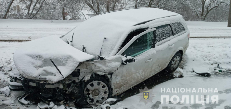 В Харькове в результате аварии "скорая"…