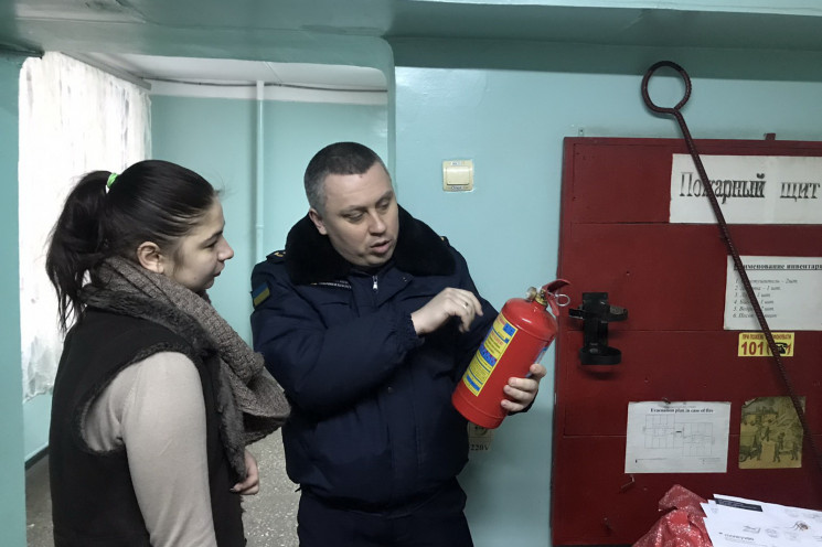В Харькове спасатели пришли в студенческ…