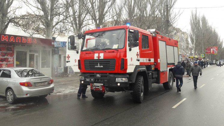 В Мелитополе возле рынка вспыхнули киоск…