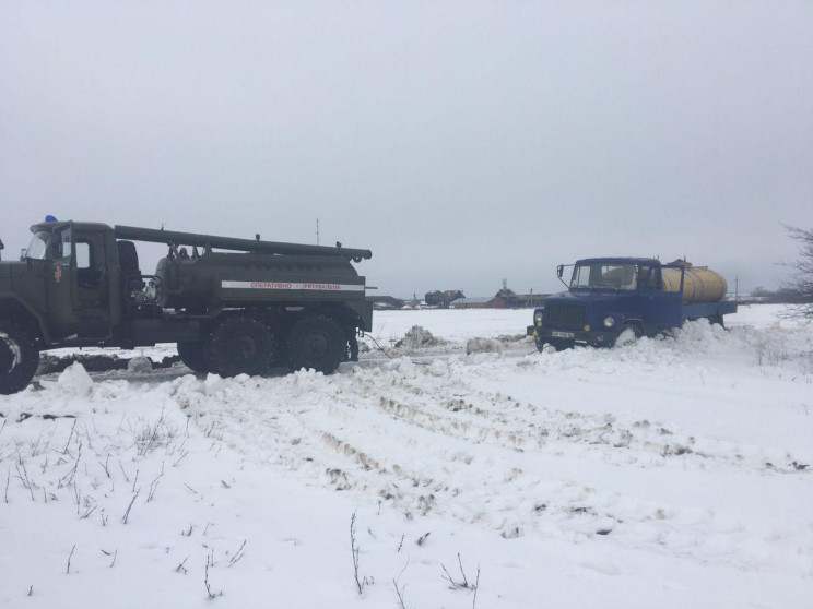 На запорізькій трасі рятувальники витягл…