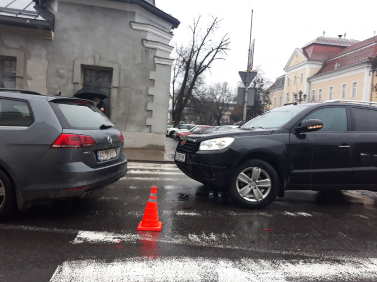 У центрі Ужгорода через ДТП ускладнено р…