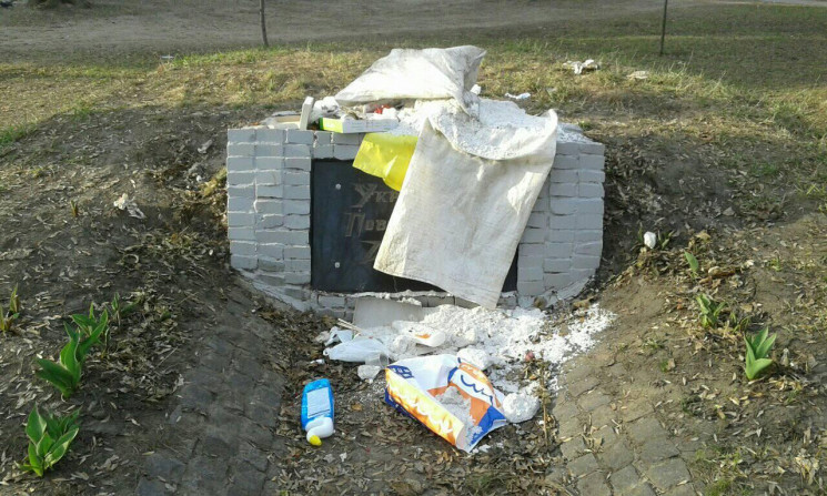 Памятный знак УПА в Харькове забросали к…