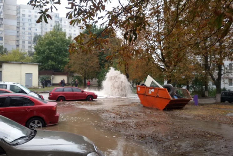 Комунальники Кернеса прикрутили воду в ш…