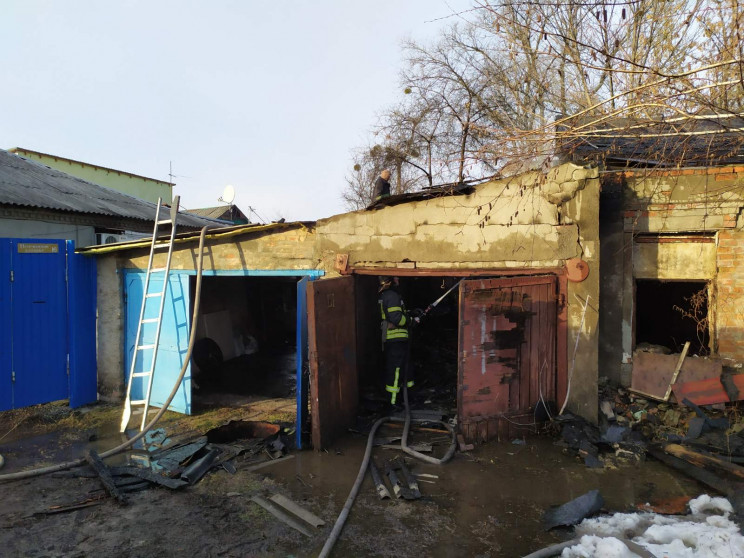 В Харькове от заброшенного гаража загоре…