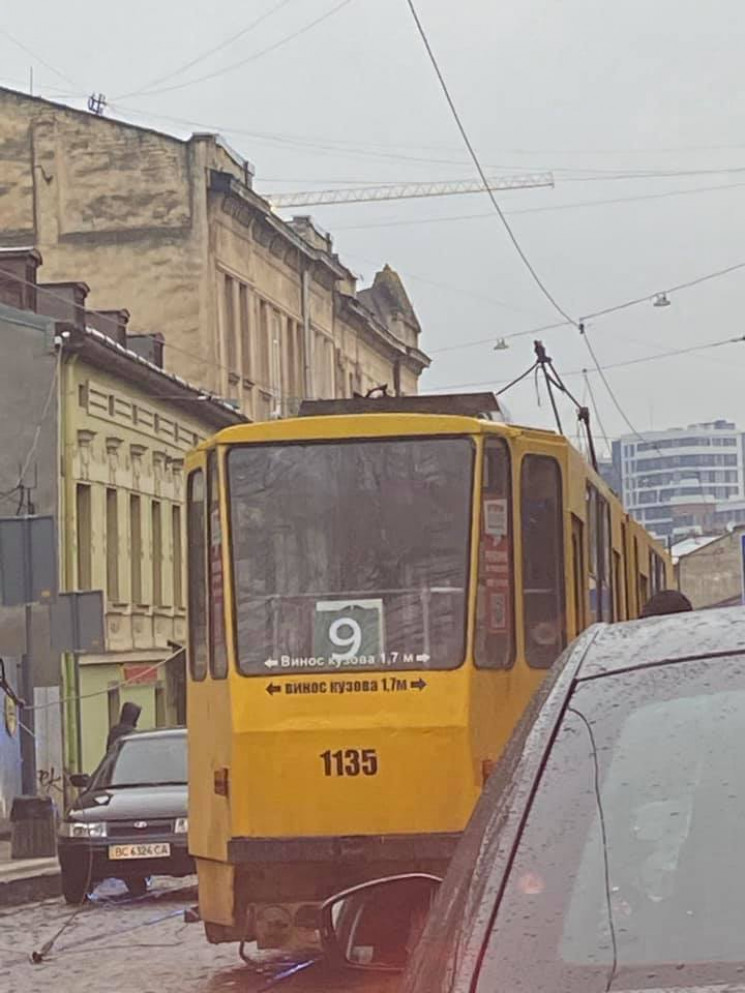 У Львові зупинився рух трамваїв через об…