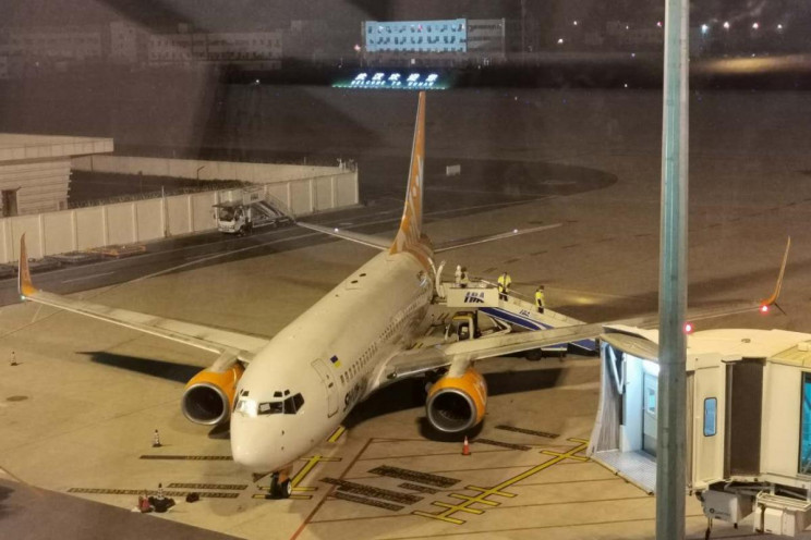 Літак із евакуйованими з Уханя українцям…