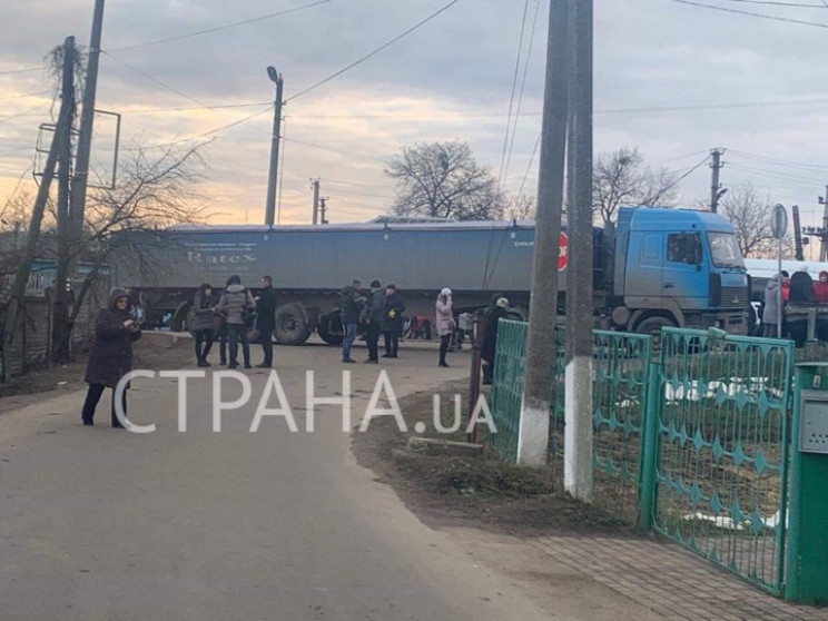 В Новых Санжарах фура перекрыла дорогу в…