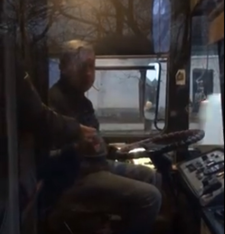 В Николаеве наказали водителя троллейбус…