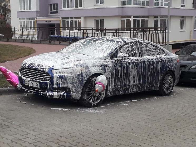 У Львові сфотографували дивний автомобіл…