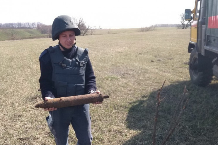 На Харьковщине нашли старые боеприпасы а…