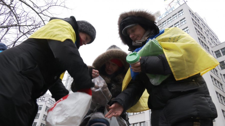 Харківські волонтери повезли смаколики е…