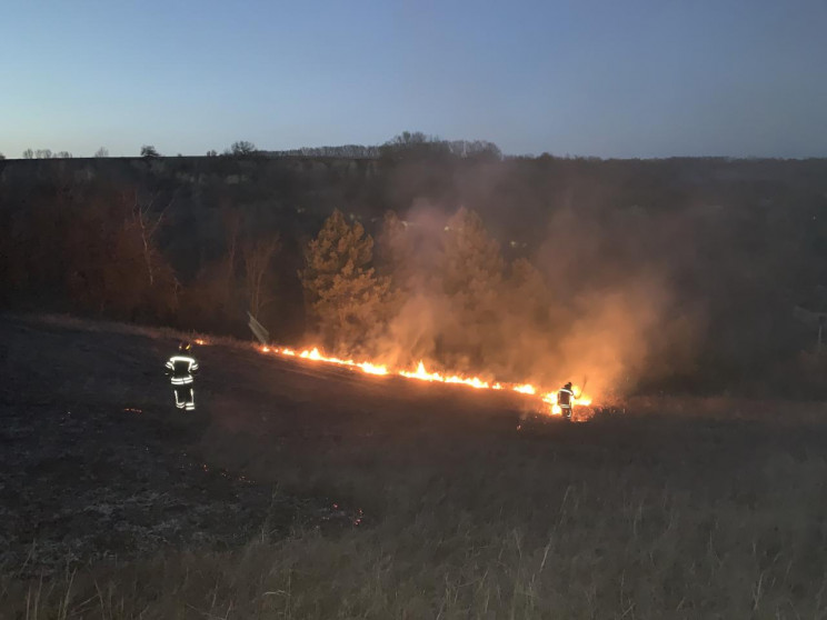 Возле Кропивницкого горели поля…