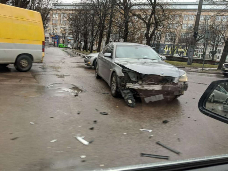 ДТП у Львові зупинила рух на магістральн…