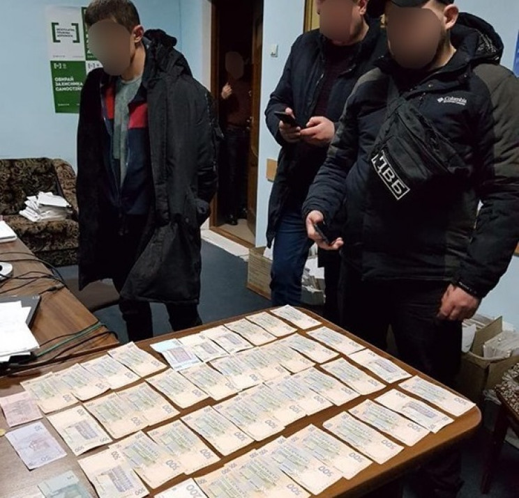 На Хмельниччині затримали псевдоправоохо…
