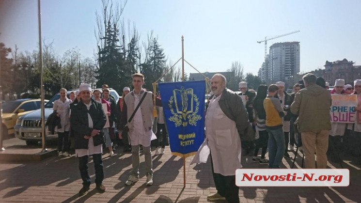 В Николаеве студенты устроили митинг пер…