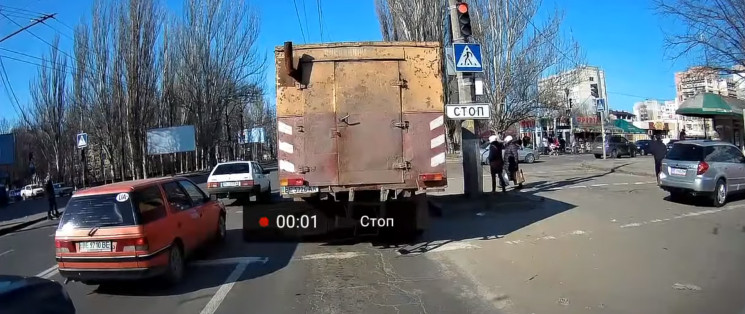 В Николаеве пешеходы наказали водителя и…