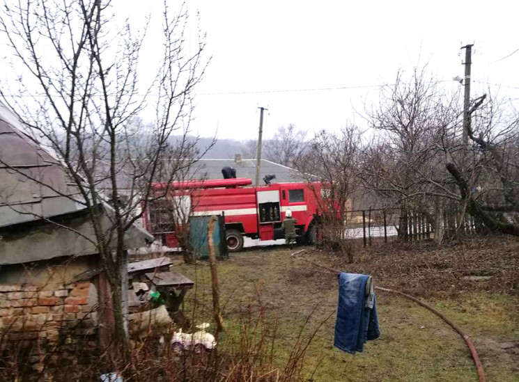 Неподалік Полтави пожежа охопила житлови…