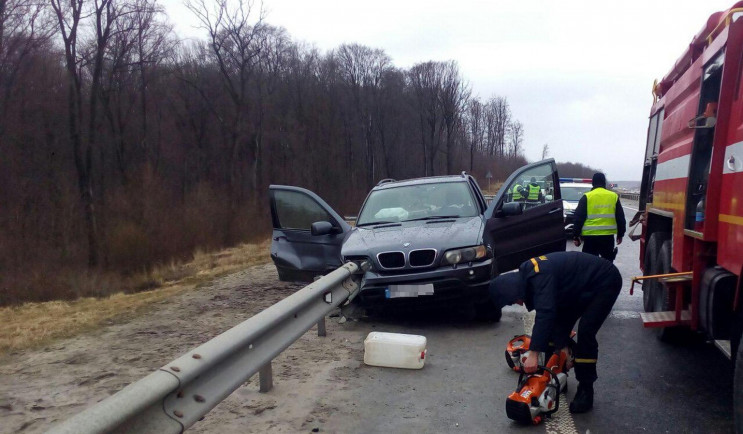 Біля Львова загинув пасажир BMW Х5, воді…